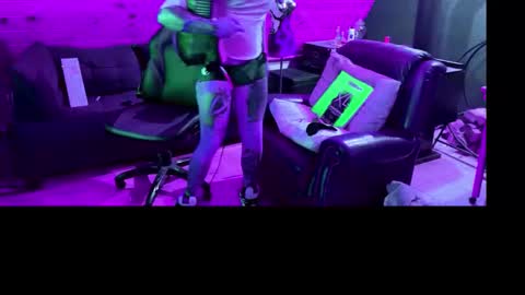 Snapshot of siphonophorstrings chatting on 10/26/25, 03:45 Dustbunnyfoofoo online show from 10/26/25, 03:45