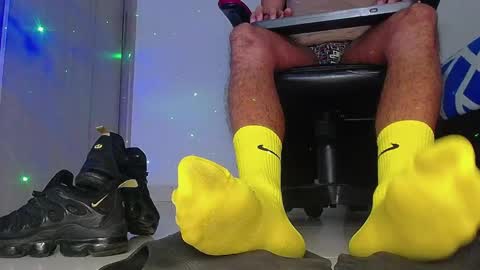 only foot                         worshipers here online show from 12/19/25, 02:29