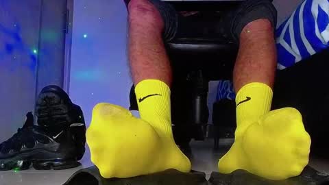 only foot                         worshipers here online show from 02/21/26, 07:09