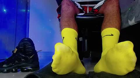 only foot                         worshipers here online show from 03/16/26, 05:44