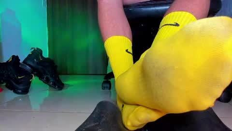 Snapshot of sir_kev66 chatting on 04/23/26, 04:46 only foot worshipers here online show from 04/23/26, 04:46