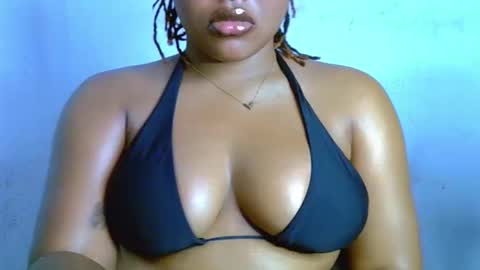 Snapshot of siren_xoxo chatting on 11/01/25, 08:00 Siren XOXO online show from 11/01/25, 08:00