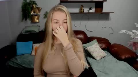 SirenaBloom online show from 09/25/25, 05:55