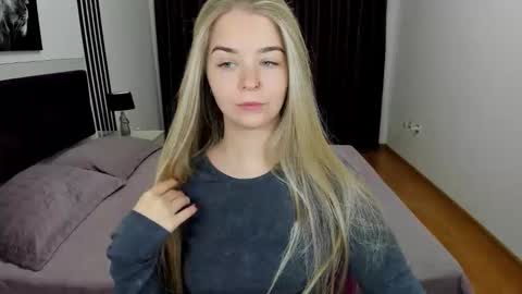 SirenaBloom online show from 10/27/25, 05:33