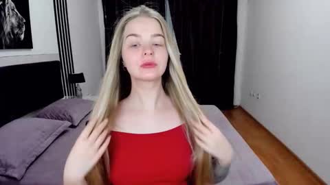 SirenaBloom online show from 04/07/26, 09:43