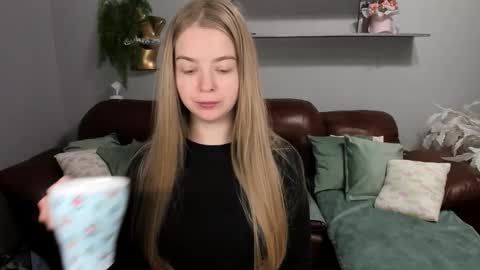SirenaBloom online show from 04/26/26, 05:05