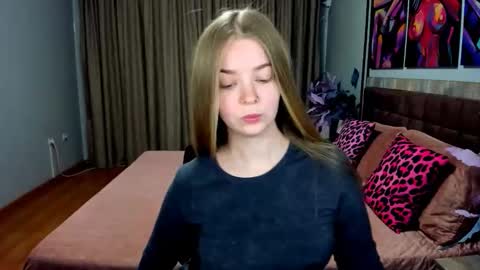 SirenaBloom online show from 05/01/26, 04:28