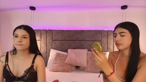 Snapshot of sirens_velvet__ chatting on 02/27/26, 08:53 Sirens online show from 02/27/26, 08:53