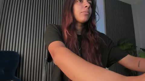 Dee online show from 09/29/25, 05:34