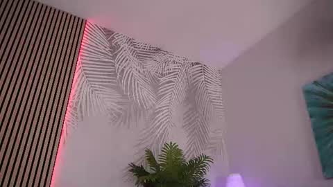 Snapshot of sisi_von_dee chatting on 07/18/26, 07:50 Dee online show from 07/18/26, 07:50