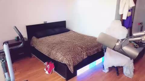 Snapshot of sissyashleigh chatting on 09/09/25, 08:08 Ashleigh Mak online show from 09/09/25, 08:08