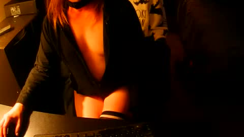 red online show from 11/17/25, 07:25