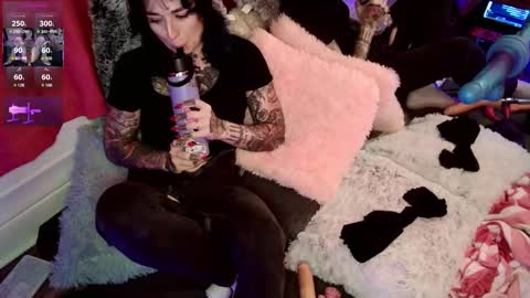 gapingsissyslut online show from 10/25/25, 04:35