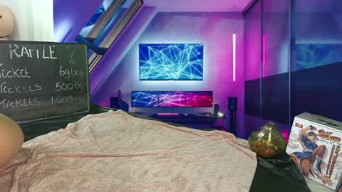 Elise online show from 12/12/24, 01:39