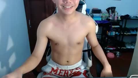 Snapshot of sixtj4s chatting on 10/28/25, 08:33 mIKE online show from 10/28/25, 08:33