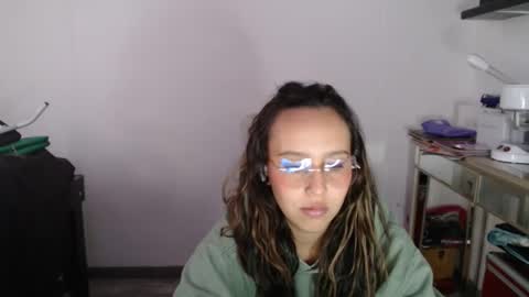 Alice online show from 03/04/25, 10:16