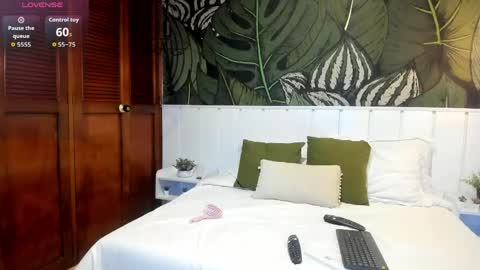 skarletkiss_ online show from 04/23/26, 05:59