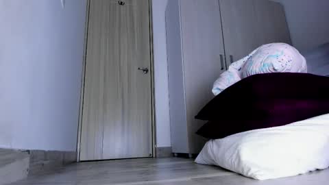 Snapshot of skarletsexy chatting on 11/04/25, 03:38 Skarlet online show from 11/04/25, 03:38