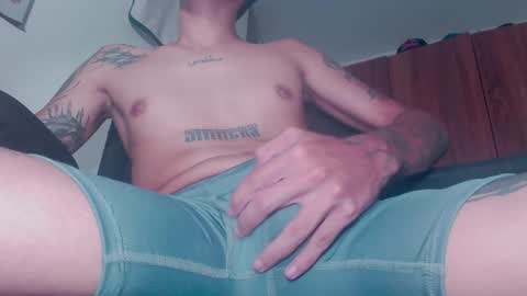 Snapshot of skateboy444 chatting on 04/22/26, 07:00 king online show from 04/22/26, 07:00
