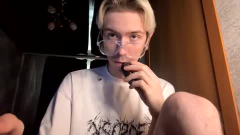 Snapshot of skibatryanka chatting on 02/17/26, 12:01 SKIBA online show from 02/17/26, 12:01