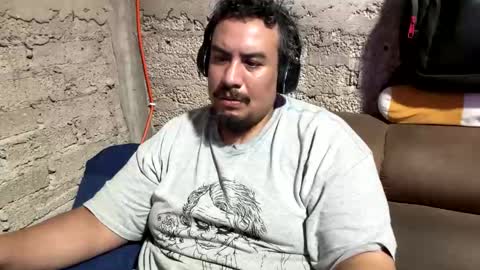 Snapshot of skinhell chatting on 11/03/25, 01:08 Elias online show from 11/03/25, 01:08