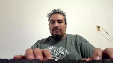 Snapshot of skinhell chatting on 12/04/25, 12:31 Elias online show from 12/04/25, 12:31