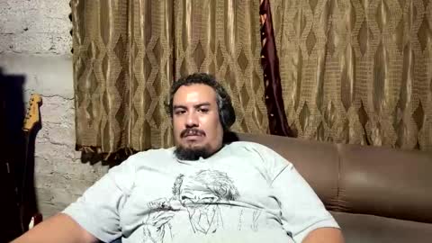 Snapshot of skinhell chatting on 03/18/26, 01:09 Elias online show from 03/18/26, 01:09