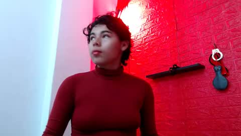 Snapshot of skinny18sexy chatting on 02/23/26, 02:03 skinny online show from 02/23/26, 02:03