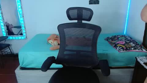 Snapshot of skinny__hott chatting on 03/02/26, 12:01 Lorena online show from 03/02/26, 12:01