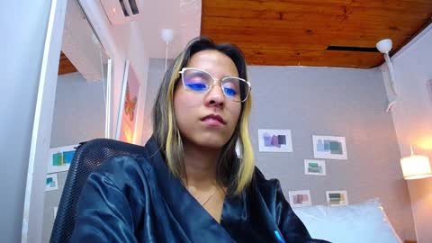 skinny_hottie18 online show from 01/09/25, 11:34