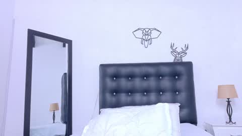 skinny_hottie18 online show from 02/01/25, 04:00