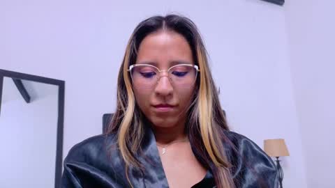 skinny_hottie18 online show from 02/05/25, 04:58