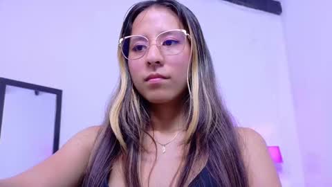 skinny_hottie18 online show from 02/15/25, 01:49