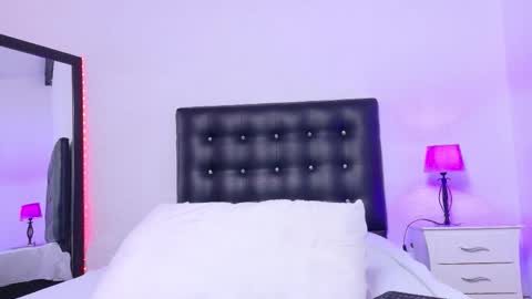 skinny_hottie18 online show from 10/31/25, 03:02