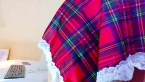 skinny_hottie18 online show from 03/18/26, 08:34