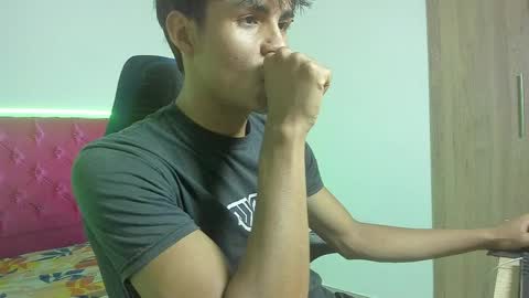 Snapshot of skinny_sam23 chatting on 04/18/26, 02:48 sam online show from 04/18/26, 02:48