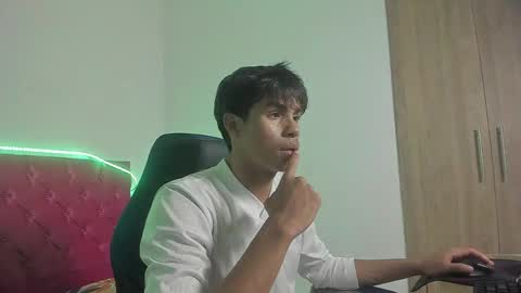 Snapshot of skinny_sam23 chatting on 04/23/26, 04:14 sam online show from 04/23/26, 04:14
