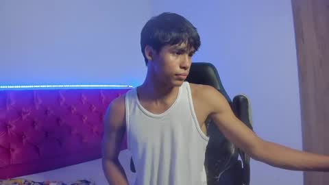 Snapshot of skinny_sam23 chatting on 04/27/26, 02:31 sam online show from 04/27/26, 02:31