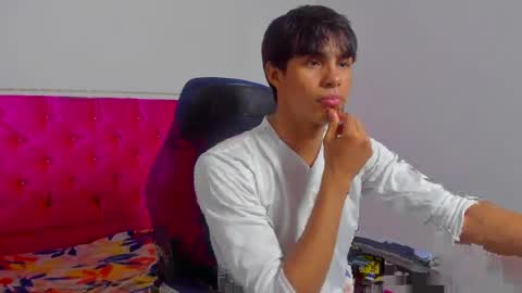 Snapshot of skinny_sam23 chatting on 05/10/26, 05:01 sam online show from 05/10/26, 05:01
