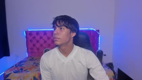 Snapshot of skinny_sam23 chatting on 05/21/26, 03:35 sam online show from 05/21/26, 03:35