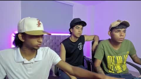 Snapshot of skinny_tatto01 chatting on 10/27/25, 08:24 skinny_tatto01 online show from 10/27/25, 08:24