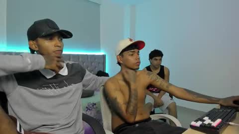 Snapshot of skinny_tatto01 chatting on 10/29/25, 07:59 skinny_tatto01 online show from 10/29/25, 07:59