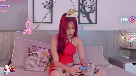 Snapshot of skinnyfoxyy chatting on 12/04/24, 08:07 Foxy online show from 12/04/24, 08:07