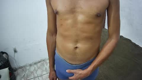 Snapshot of skinnylatinman chatting on 04/28/26, 02:49 Skinny Latin Man online show from 04/28/26, 02:49
