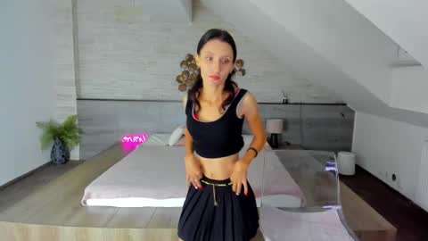 Julia online show from 09/19/25, 04:36