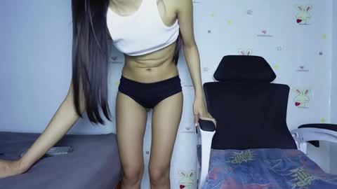 Snapshot of skinnythai4u chatting on 05/14/26, 02:35 skinnythai4u online show from 05/14/26, 02:35