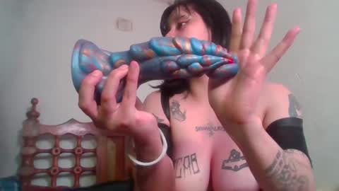 Skin online show from 10/12/25, 05:06