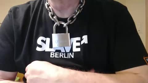 Snapshot of sklave_ol chatting on 03/08/25, 10:24 sklave_ol online show from 03/08/25, 10:24