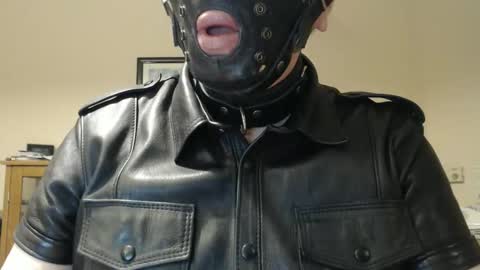 Snapshot of sklave_ol chatting on 12/14/25, 07:47 sklave_ol online show from 12/14/25, 07:47
