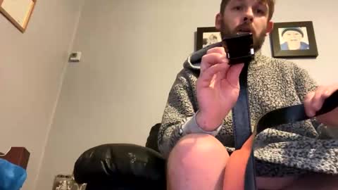 skuzzy25 online show from 12/26/24, 05:04